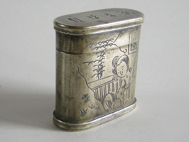 Opium box engraved with a puzzling image – (5907)